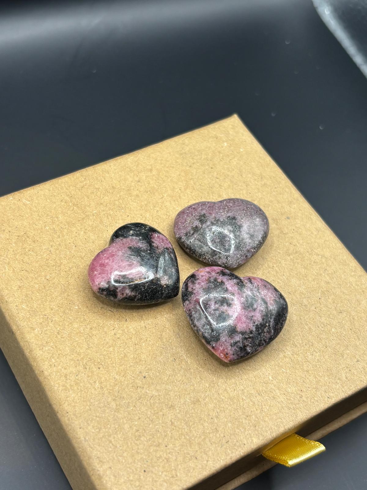 Galet coeur Rhodonite - Madagascar